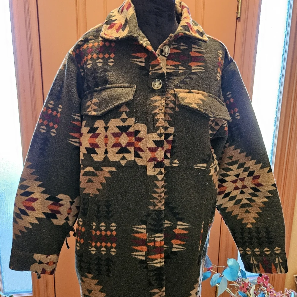 Stylish Patterned Aztec Jacket - Picture 3 of 13
